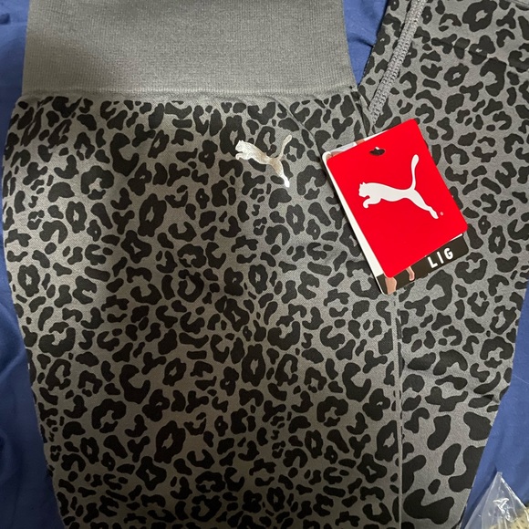 BNWT PUMA seamless Leggings. - Picture 4 of 5